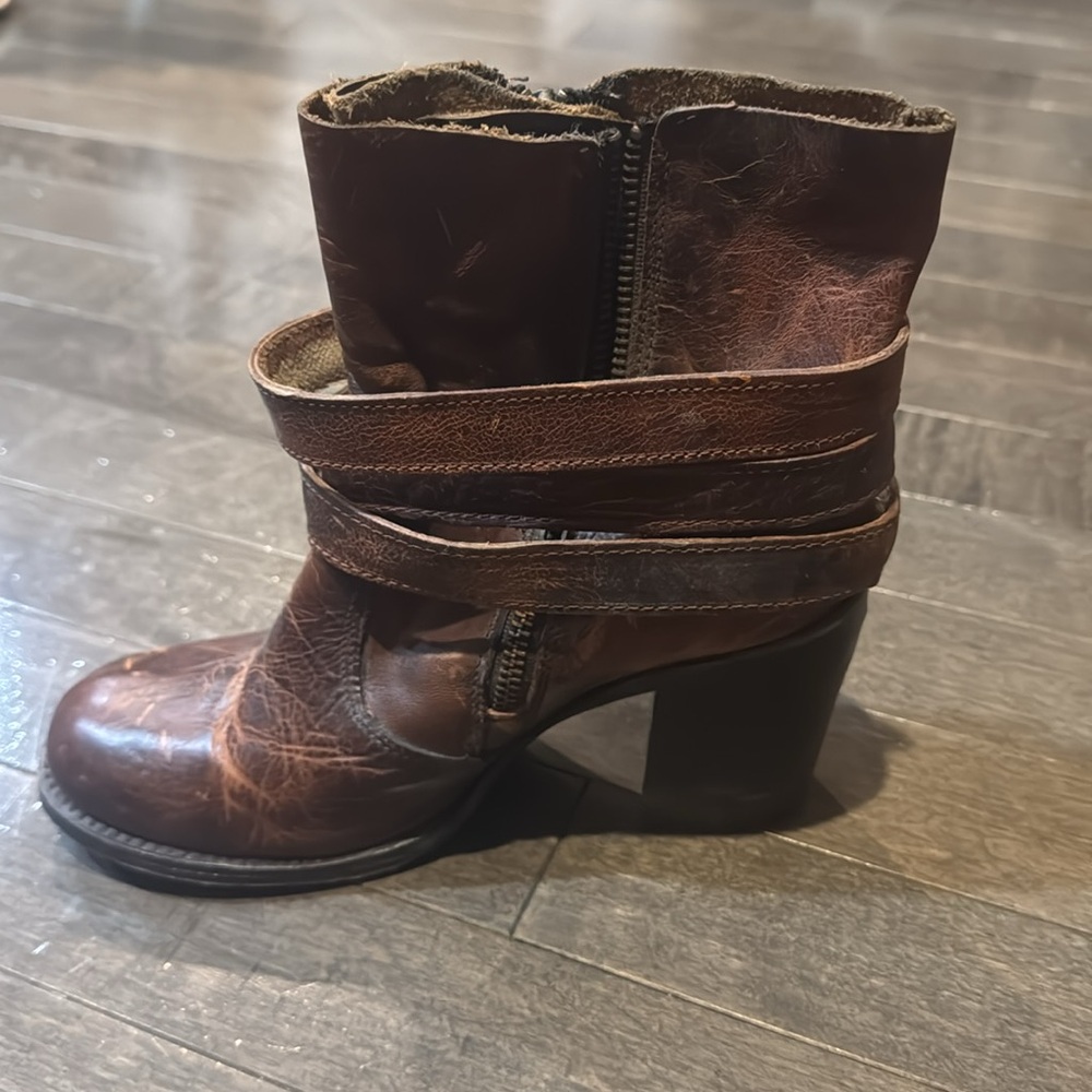 Vintage Brown Leather Boots - Picture 8 of 12